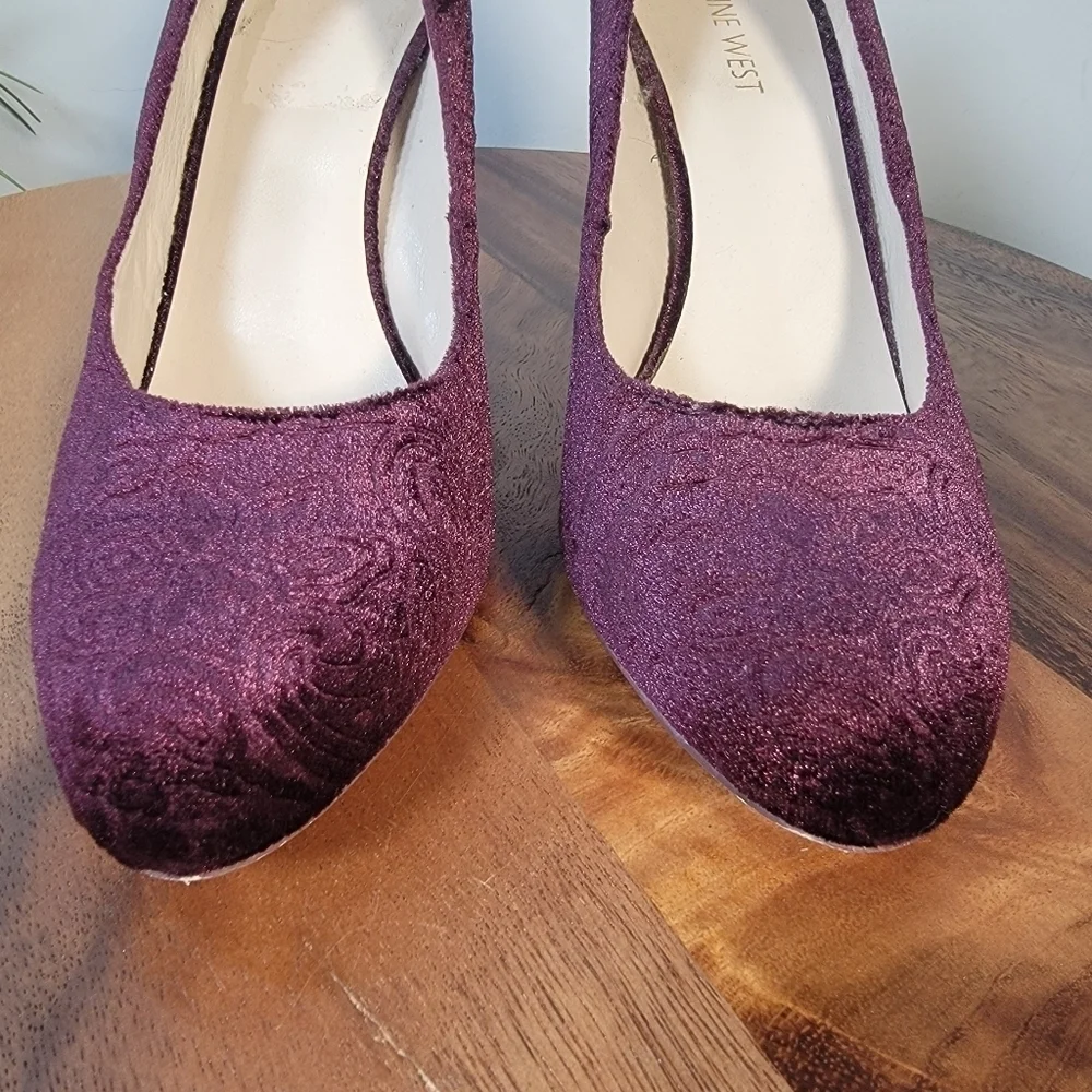 Nine West Jayvee Burgundy Velvet Floral Embossed Block Heels Size 8 - Picture 7 of 17